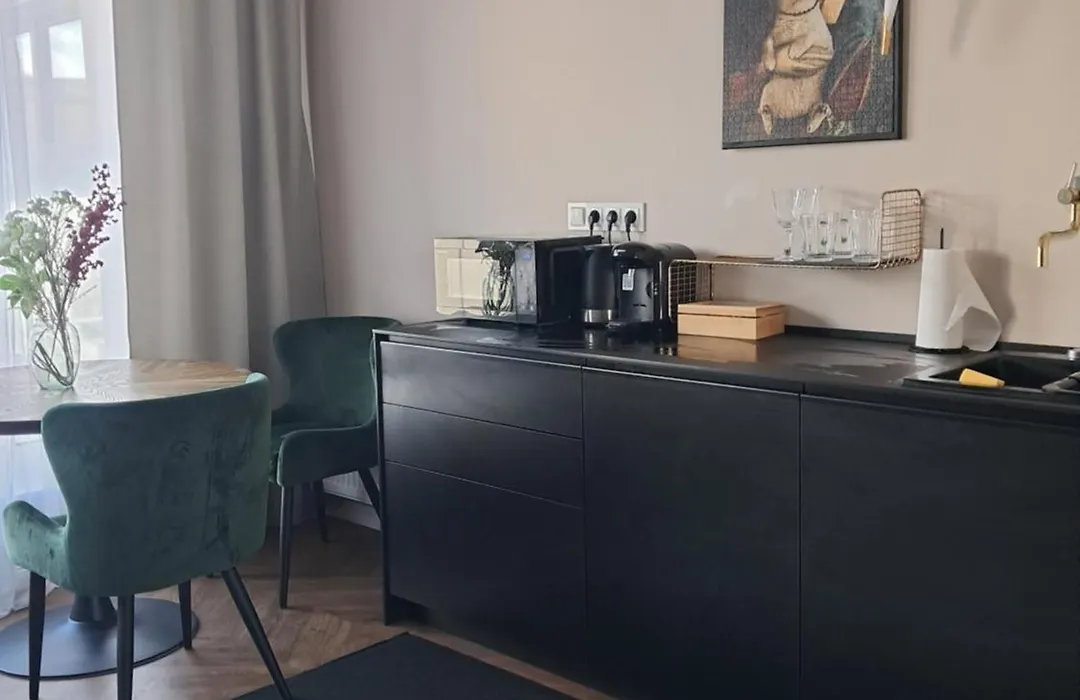 Doris Day Apartment-1