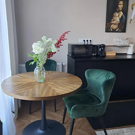 Doris Day Apartment-2