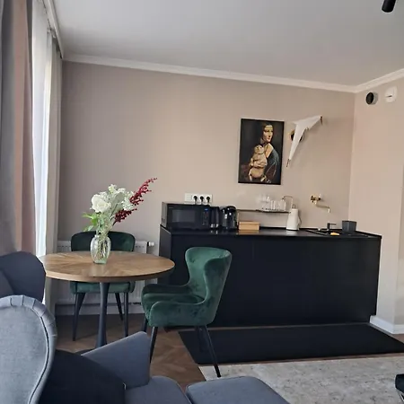 Doris Day Apartment-3